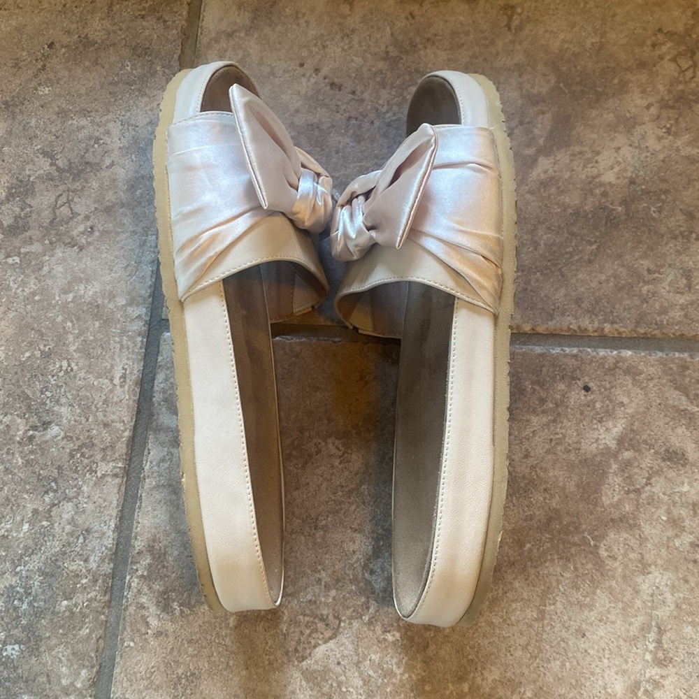 Comfortview. Women's Cream Slide Sandals. Size 10 - Picture 8 of 11